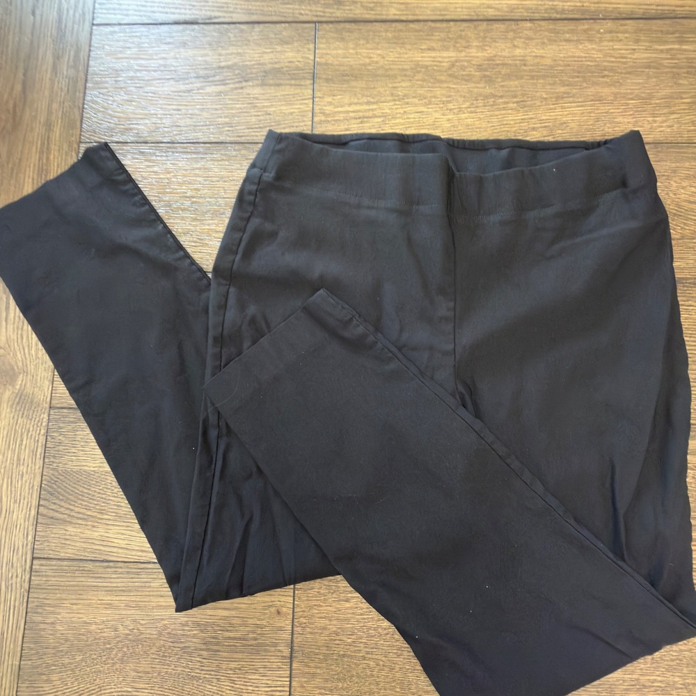 Chico's Black Pull On Slim Leg Pants Size 1 Medium Elastic Waist Back Pockets
